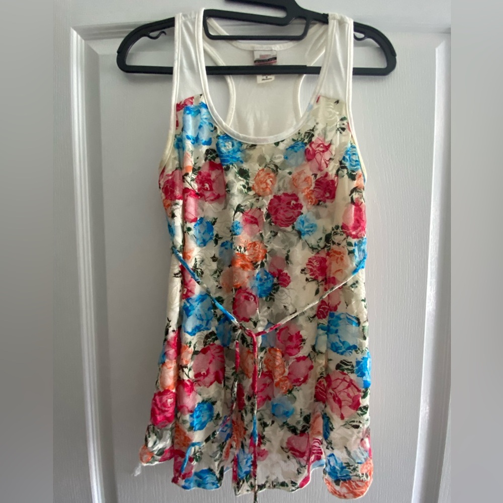 Q-T Maternity Floral Sleeveless Top TShirt Sz M - Multicolor